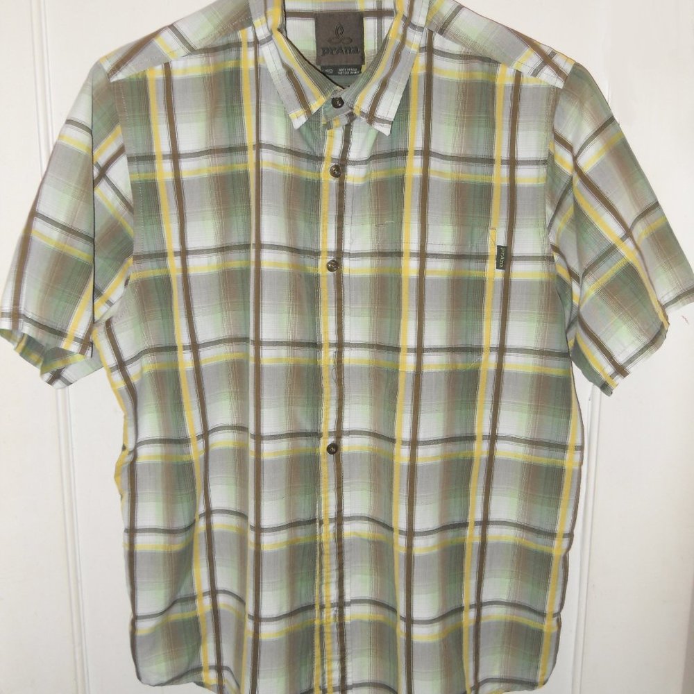 Prana men's medium button down SS shirt with front